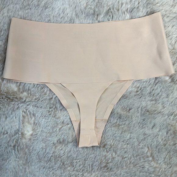SPANX | Undie-tectable® Smoothing Thong, Soft Nude, Size M, NWT - Picture 8 of 11